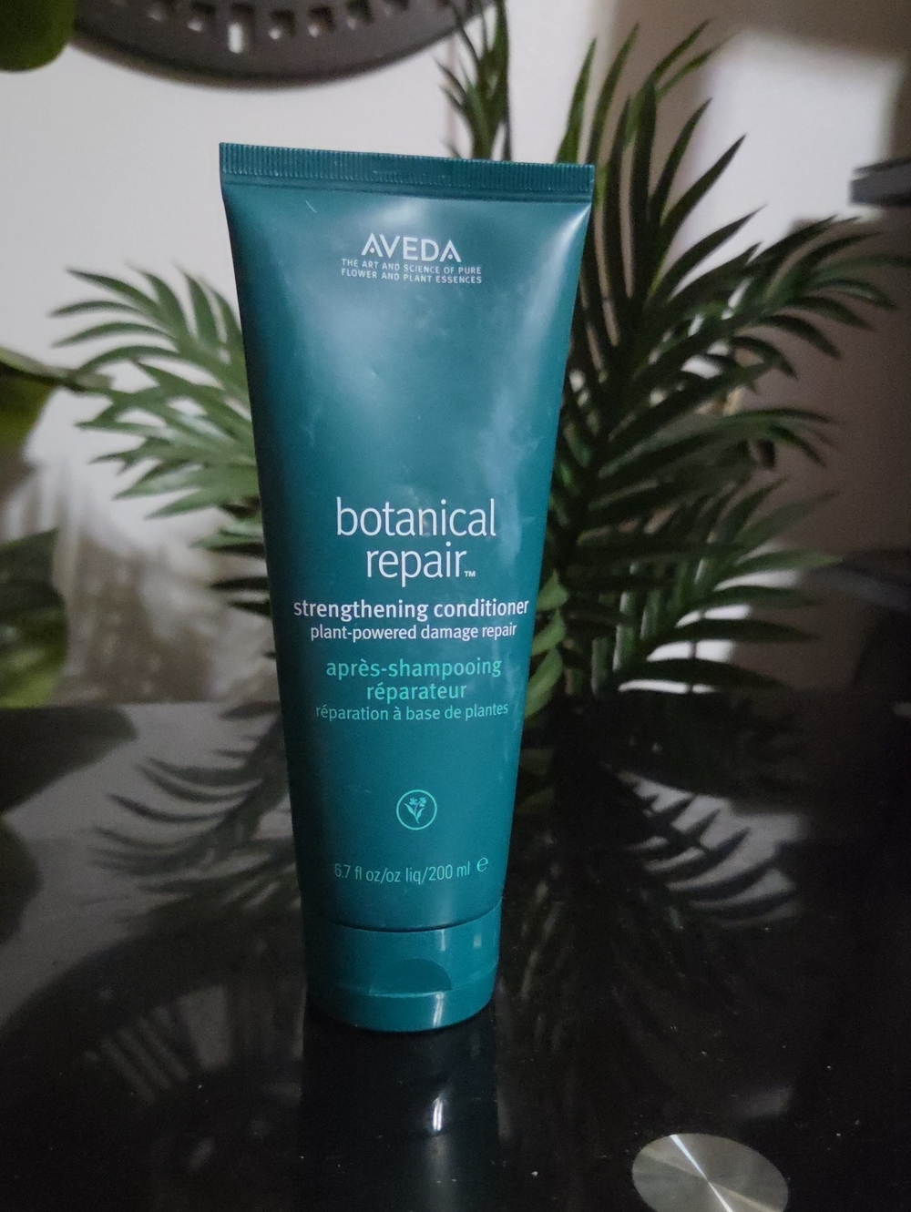 AVEDA Botanical Repair Strengthening Conditioner - Teal Green Tube